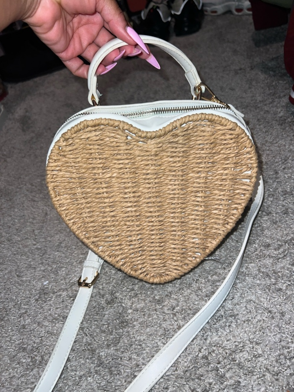 Heart-Shaped Straw Crossbody Bag in White and Natural
